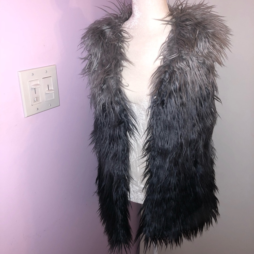 ❄️LYRIC CULTURE 3 SHADES OF GRAY FAUX FUR VEST❄️